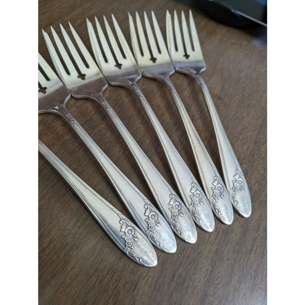 6 Dessert? Forks Oneida Queen bess Community Tudor Plate 6.5